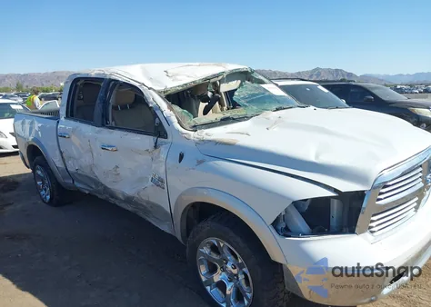 2018 Ram 1500 Laramie 4X2 5'7 Box z USA, uszkodzony, nr VIN 1C6RR6NG9JS229571